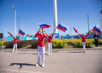 Василий Орлов поздравил амурчан с Днем Государственного флага