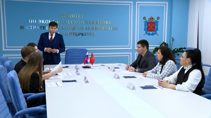 В комитете по экономической политике провели игру, посвященную бережливому управлению