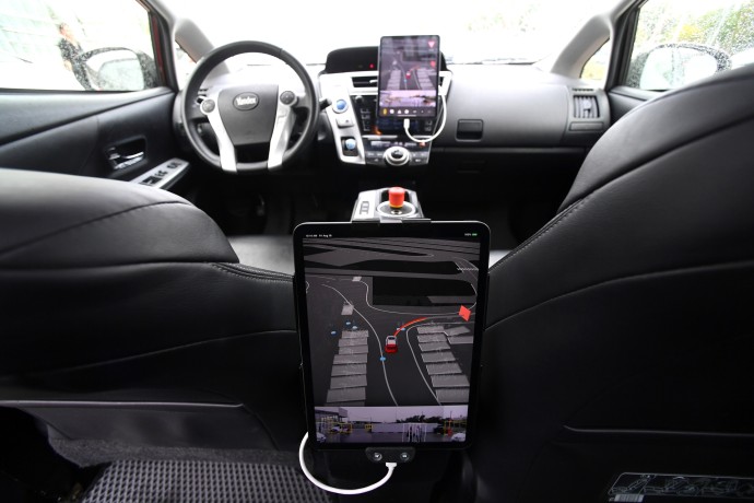 Первые беспилотные такси будут появляться в Москве с 2026 года