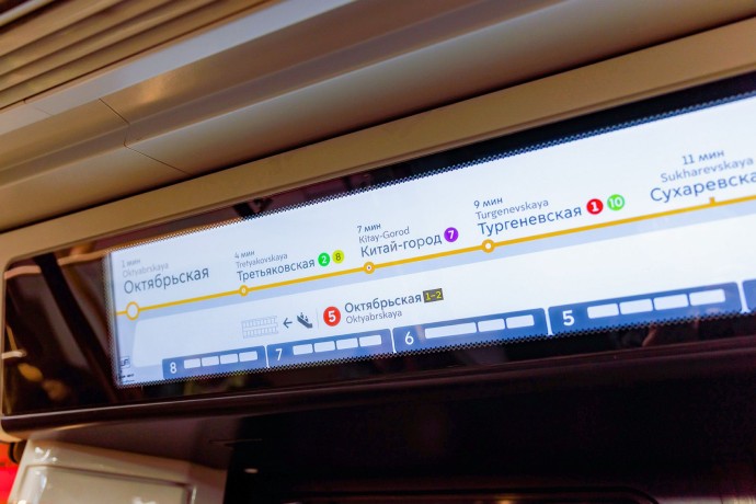 Навигационные экраны поездов Калужско-Рижской и Троицкой линиях метро теперь показывают сквозную нумерацию выходов