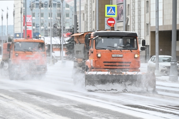 Дептранс Москвы порекомендовал использовать городской транспорт из-за снега