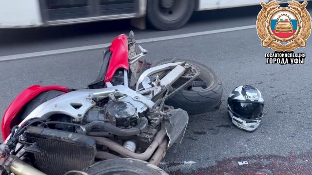 26-летний байкер пострадал в аварии на проспекте Октября в Уфе 26-летний байкер пострадал в аварии на проспекте Октября в Уфе