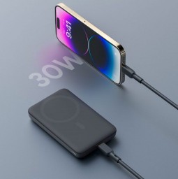 Aukey начинает продажи внешнего аккумулятора и зарядного сетевого устройства за 3999 и 6999 руб.