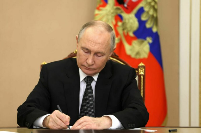 Путин назначил Евгения Кудрова послом России в Йемене Путин назначил Евгения Кудрова послом России в Йемене