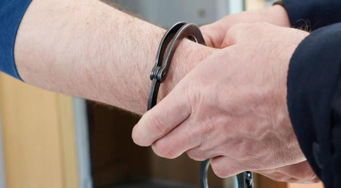 Посетителя бара в Белгороде арестовали за убийство и покушение на убийство