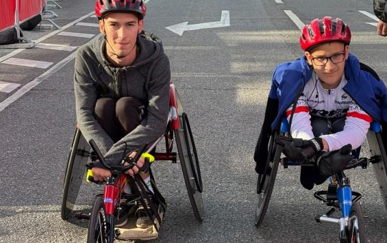 Куряне завоевали золото и бронзу на Московском полумарафоне на спортивных колясках Куряне завоевали золото и бронзу на Московском полумарафоне на спортивных колясках