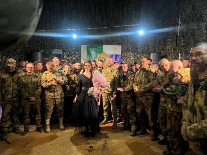 "Музыка подружит нас" на Донбассе: Алиса Супронова выступила перед бойцами в госпиталях и воинских частях "Музыка подружит нас" на Донбассе: Алиса Супронова выступила перед бойцами в госпиталях и воинских частях