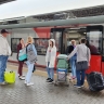 Семьям с детьми рассказали, как выгодно купить билеты на самолёт и поезд