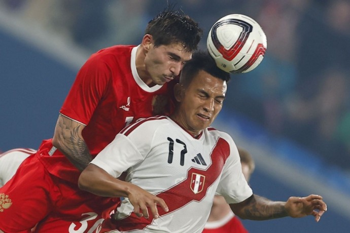 Карпин назвал защитника сборной России, который получил травму в матче против Перу