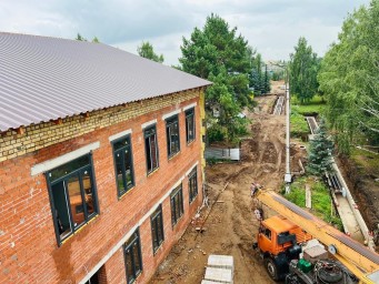 Глава района Башкирии проверил ход строительства нового корпуса поликлиники