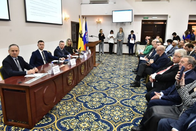 Михаил Евраев принял участие в конференции регионального отделения «Единой России» Михаил Евраев принял участие в конференции регионального отделения «Единой России»