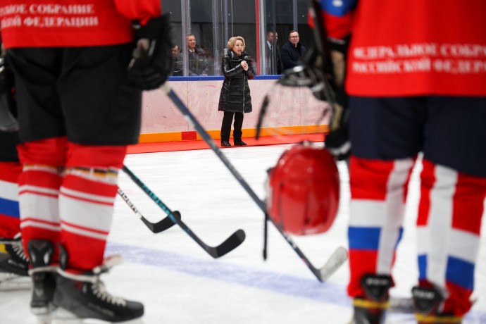 Матвиенко посетила тренировку петербургской команды по следж-хоккею «Звезда»