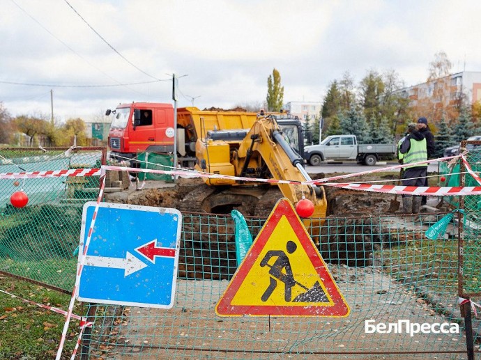 В Строителе меняют полностью изношенный канализационный коллектор В Строителе меняют полностью изношенный канализационный коллектор