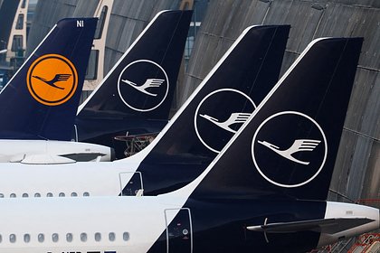 Самолет с сотнями пассажиров на борту развернулся в небе из-за необычного запаха