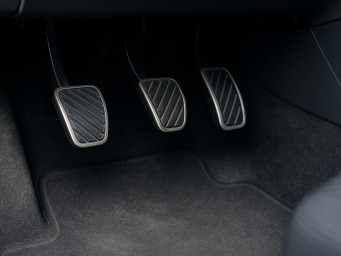 Названы безопасные способы остановки автомобиля при отказе тормозной системы