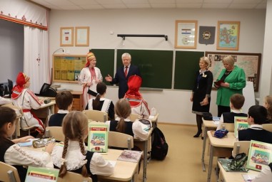 Депутат Госдумы РФ Василий Пискарев проинспектировал ход капитального ремонта школ в Саранске