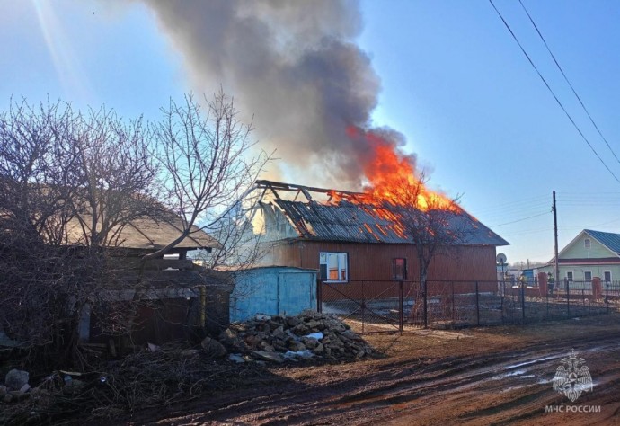 В Вятских Полянах загорелся дом