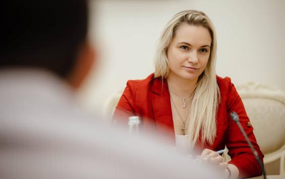 Евгения Ламонова назначена сенатором от Курской области Евгения Ламонова назначена сенатором от Курской области