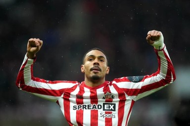 Гол бывшего игрока "Локомотива" и "Зенита" помог "Сандерленду" сенсационно обыграть "Челси"