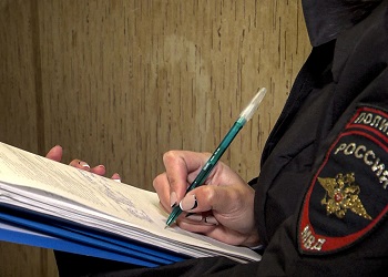 Мать троих детей осудили в Белогорске за неуплату алиментов