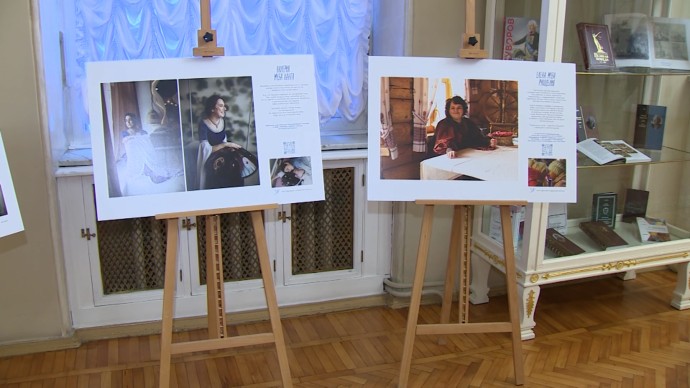 В Мариинском дворце открылась фотовыставка «Муза особенного Петербурга»