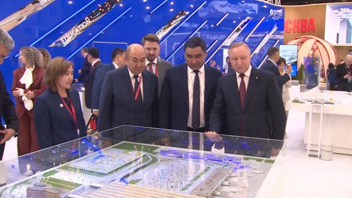 Александр Беглов встретился на ПМЭФ-2025 с первым заместителем председателя Кабмина Кыргызской Республики Данияром Амангельдиевым
