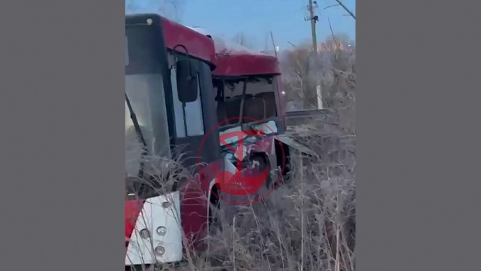 В Туле поезд столкнулся с пассажирским автобусом