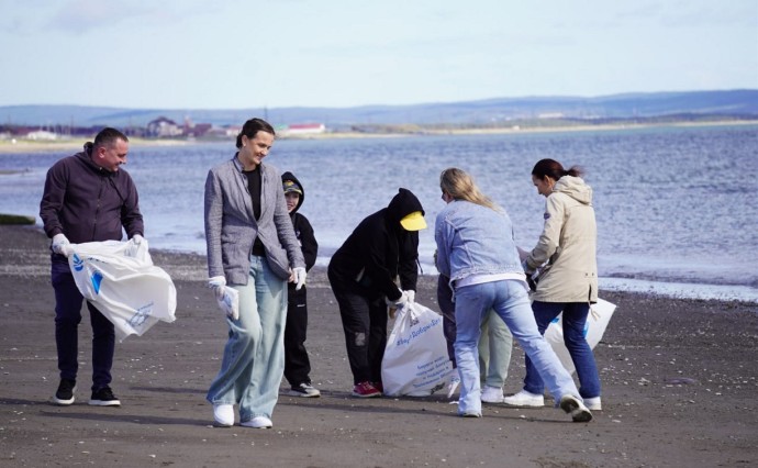 Экологическая акция прошла на побережье залива Анива