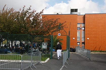 Франция связала подбрасывание свиных голов к мечетям с Россией