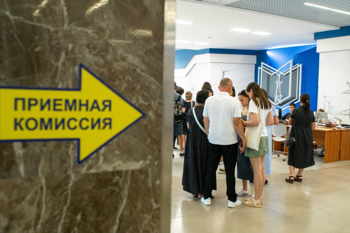 Кабмин поддержал законопроект об ограничении числа платных мест в вузах