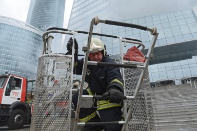 Почти 30 человек эвакуированы после возгорания масла в кафе в «Москва-Сити»