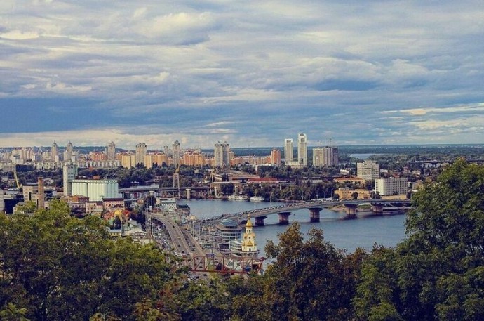 В Киеве прошел масштабный протест с момента введения военного положения