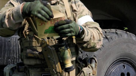 Росгвардейцы-участники СВО получили письма от детей с поздравлениями ко Дню Победы