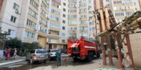 Жители дома в Астрахани могут оказаться под завалами сгоревшей двухэтажки