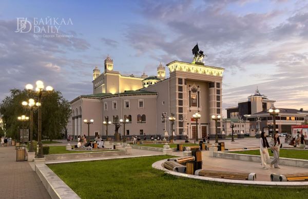 Бурятские артисты выступили в военном госпитале в Москве