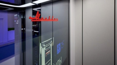 В Москве представили современную лифтовую кабину совместной разработки КМЗ и «Москвича»