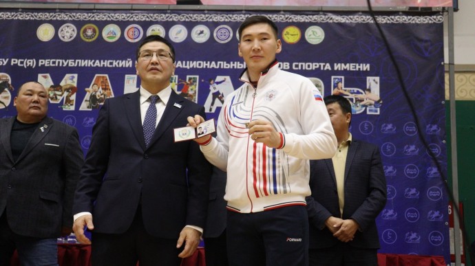 Якутские мас-рестлеры получили звания мастеров спорта Якутские мас-рестлеры получили звания мастеров спорта