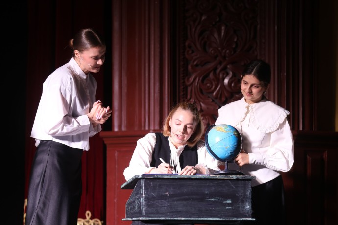 Ярославской средней школе №32 имени Валентины Терешковой исполнилось 90 лет