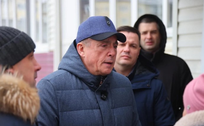 Жители многоквартирных домов в Ногликах рассказали губернатору о капремонте подвалов