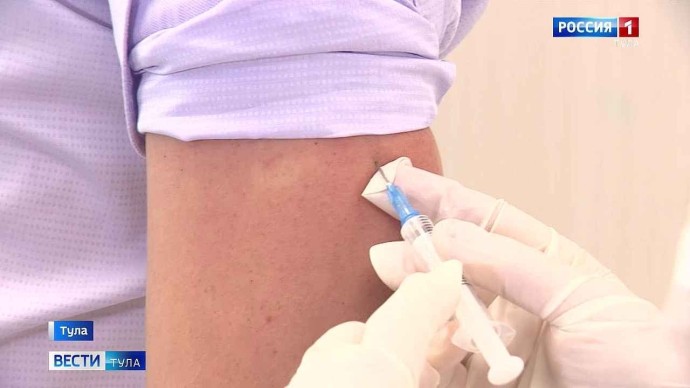 Более половины населения Тульской области планируют привить от гриппа до конца года