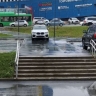 Южносахалинка обратила внимание на BMW, водитель которого перепутал дорогу с тротуаром