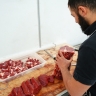В гипермаркетах нашли шашлыки с кишечной палочкой. Производители вины не признают