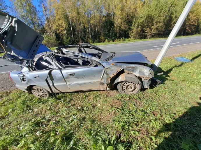 Пьяная автоледи с ребёнком в салоне врезалась в грузовик на трассе Пьяная автоледи с ребёнком в салоне врезалась в грузовик на трассе