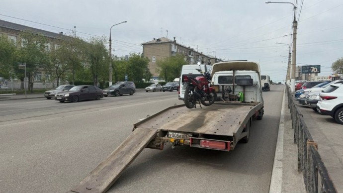 В Магнитогорске задержаны три мотоциклиста без прав