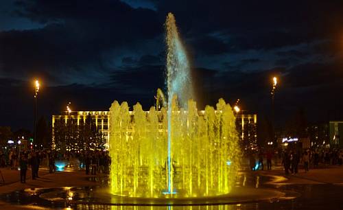 В Благовещенске теплая погода продлила работу фонтанной аллеи В Благовещенске теплая погода продлила работу фонтанной аллеи