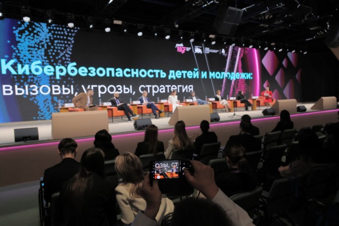 В Москве обсудили меры по просвещению школьников, их родителей и учителей в области информационной безопасности