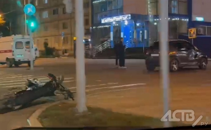 В Южно-Сахалинске сбили мотоциклиста