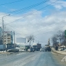 Спецтранспорт зацепил провода и накренил столб в Корсакове