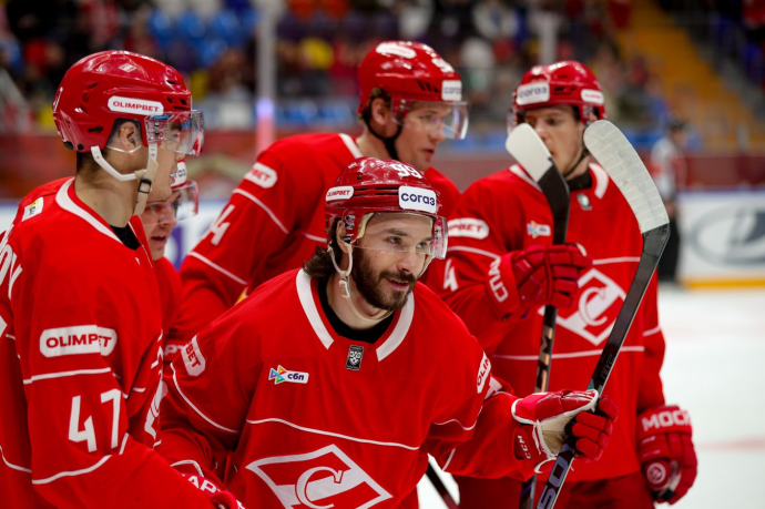 "Спартак" обыграл "Сибирь", команды забросили девять шайб