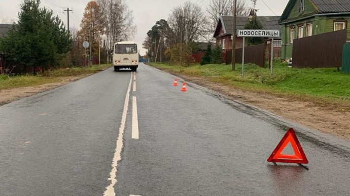 В Боровичском округе автобус сбил пожилого пешехода